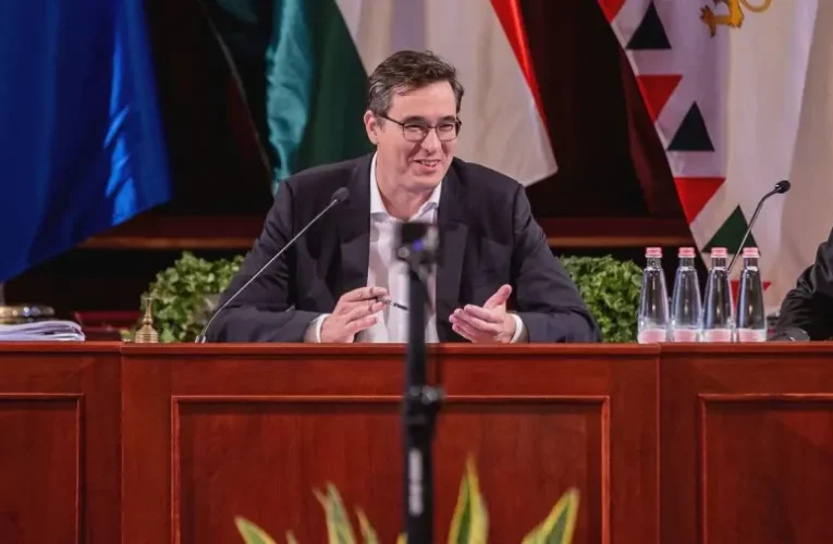 „Húzzál már el a francba!” – Elszabadultak az indulatok a Fővárosi Közgyűlésben