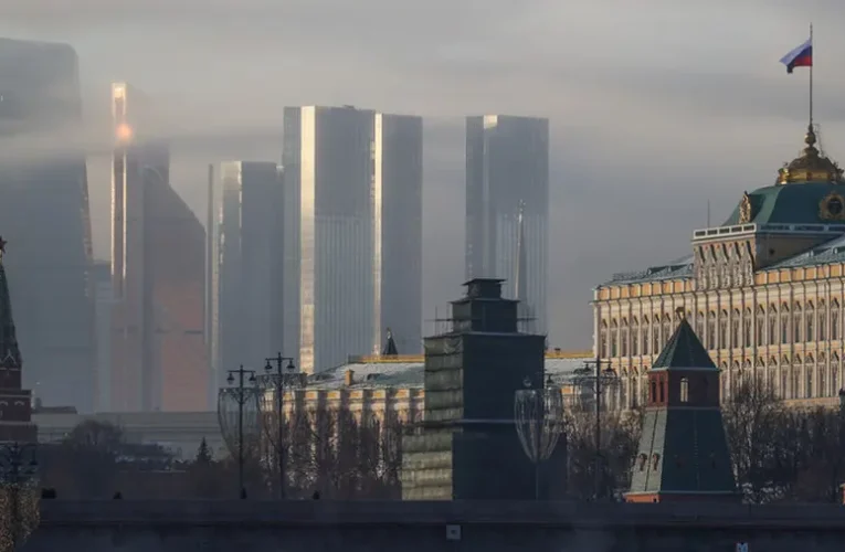 Peszkov: A NATO de facto háborúban áll Oroszországgal