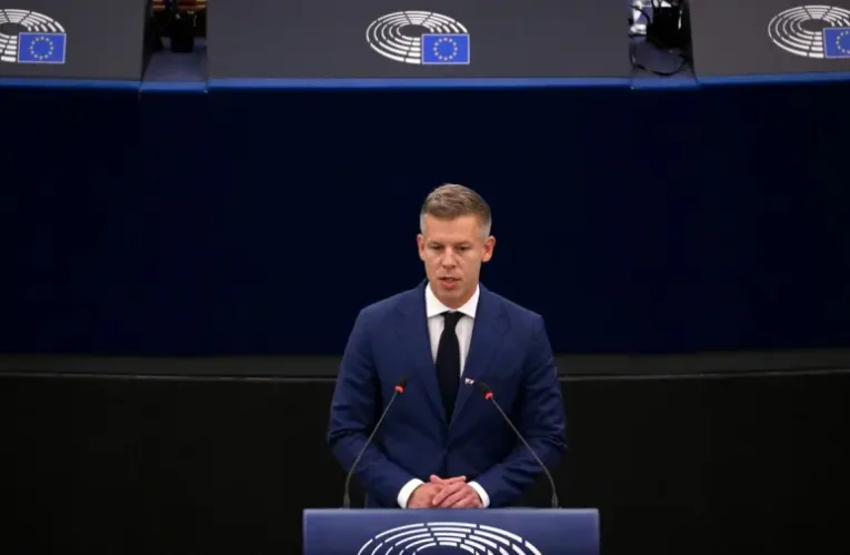 Itt a bizonyíték, kinek az oldalán áll Magyar Péter