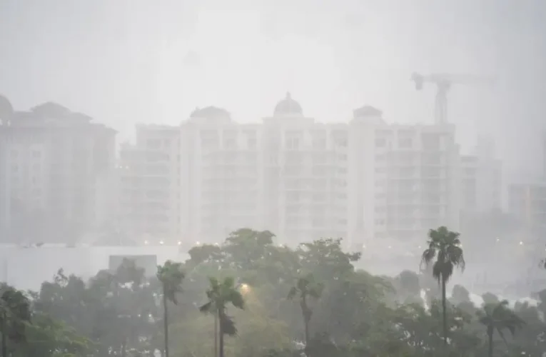 Óriási hullámokat, áramszünetet és pusztítást hozott magával a Milton hurrikán