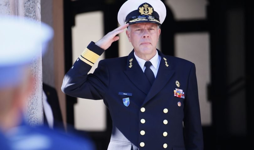 A képen Bob Bauer admirális