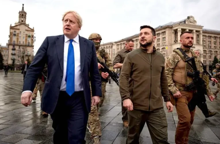 Boris Johnson szerint Nagy-Britannia csapatokat küldhet Ukrajnába