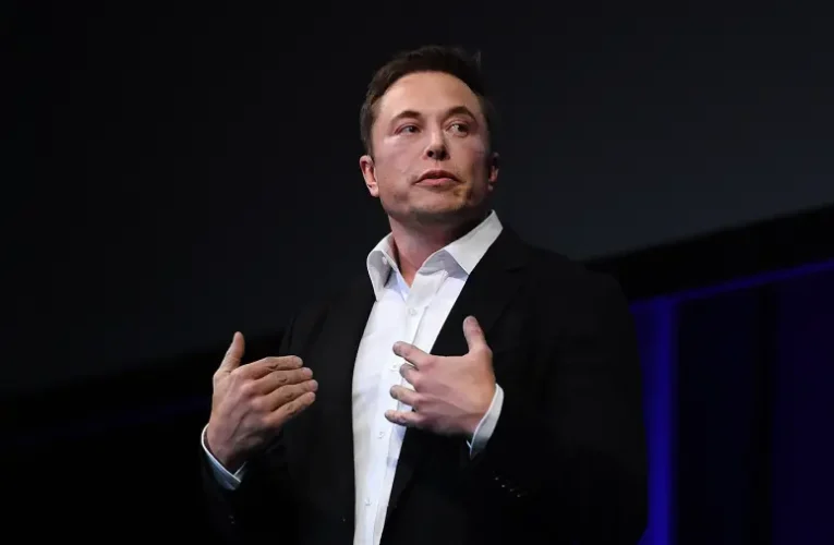 Elon Musk: ha lekapcsolnám a Starlinket, az ukrán első vonal összeomlana