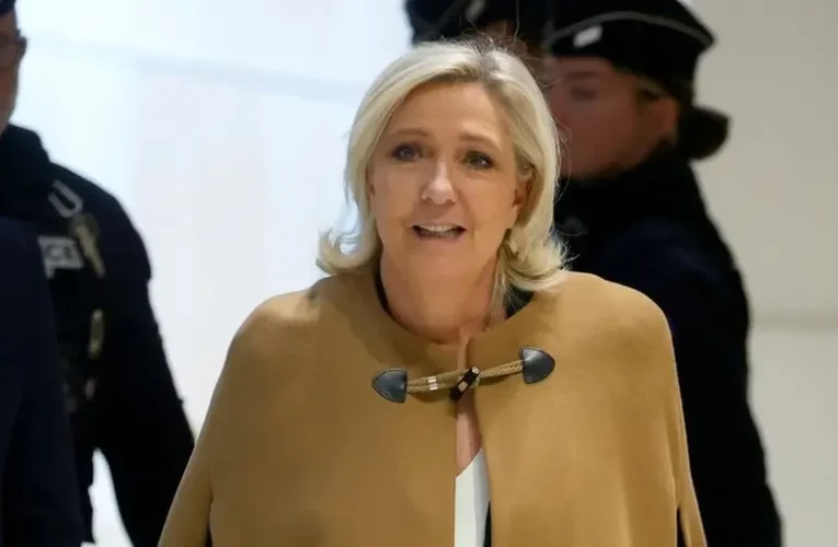 A francia ügyészség börtönbüntetést kér Le Penre