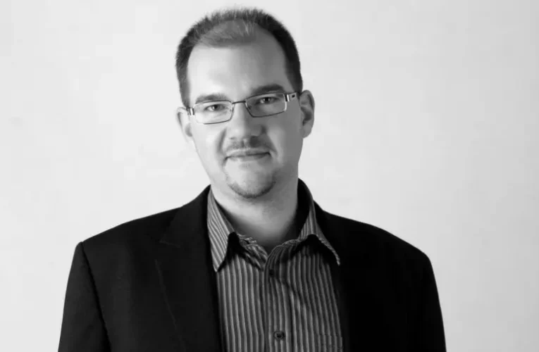 Polyák nem áll le: Orbán Balázs egy magyar egyetemen se doktorálhatna