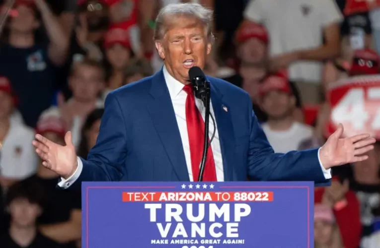 Hivatalos: Trump arizonai győzelmével hét billegő államot is megnyert a választáson