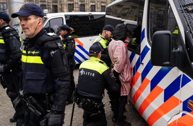 Izraeli szurkolókat támadtak meg Amszterdamban, Izrael két katonai repülőgépet küld kimentésükre