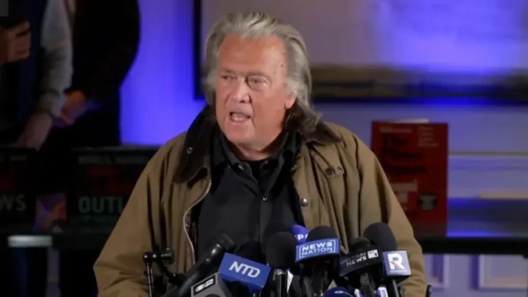 Kiemelt képen: Steve Bannon interjút ad a sajtónak, miután kiengedték a börtönből / Fotó: CBS News