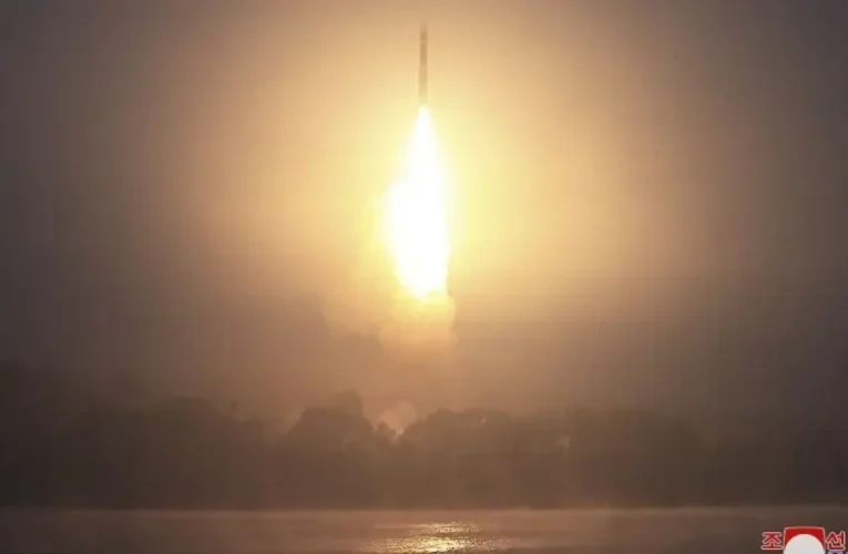 Félelmetes videó jelent meg az új észak-koreai rakéta tesztjéről