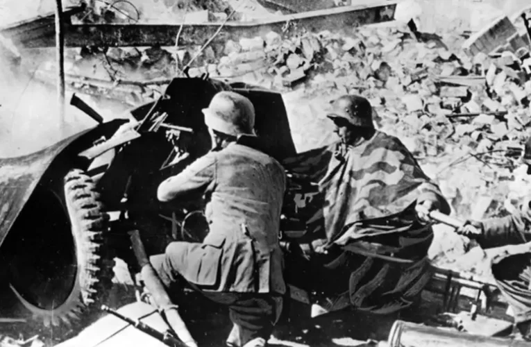 Oroszország arra kéri Németországot, kutasson egy kicsit a náci múlt után, miközben Ukrajna újabb rakétákat kér tőle