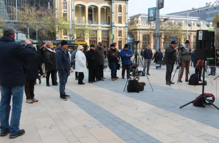 Üzenet a Nyugati térről Washingtonnak, Londonnak, Brüsszelnek: nem kérünk a háborútokból !