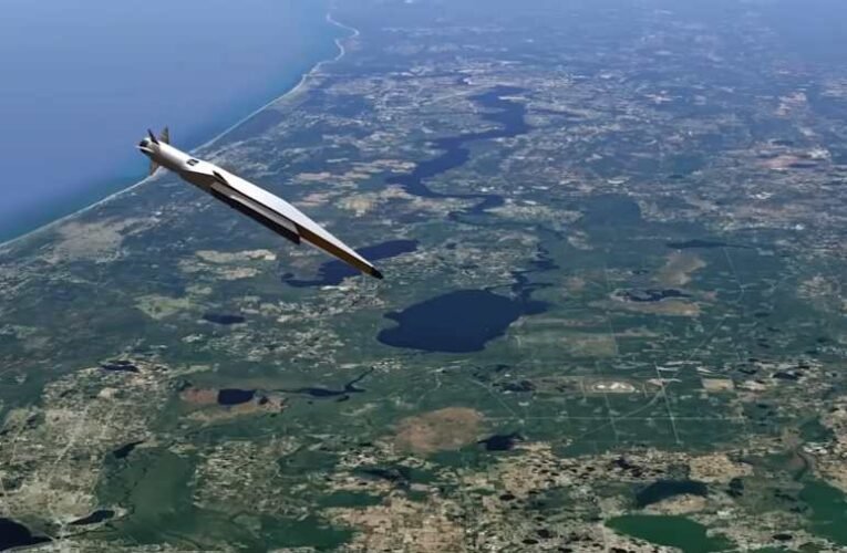 Hadrendbe állítják az Oresnyik orosz rakétarendszert Fehéroroszországban