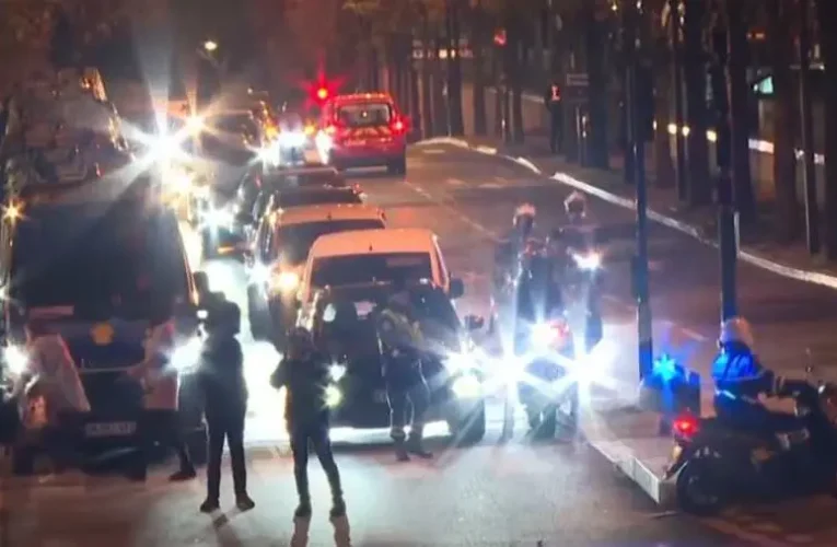 Újabb palesztinpárti tüntetés kezdődött Párizsban, ahol a francia labdarúgó-válogatott Izraelt fogadta