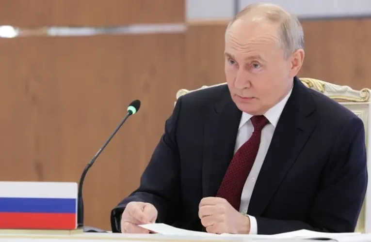 Putyin Trumpról: Intelligens, meg fogja találni a megoldást a háborúra