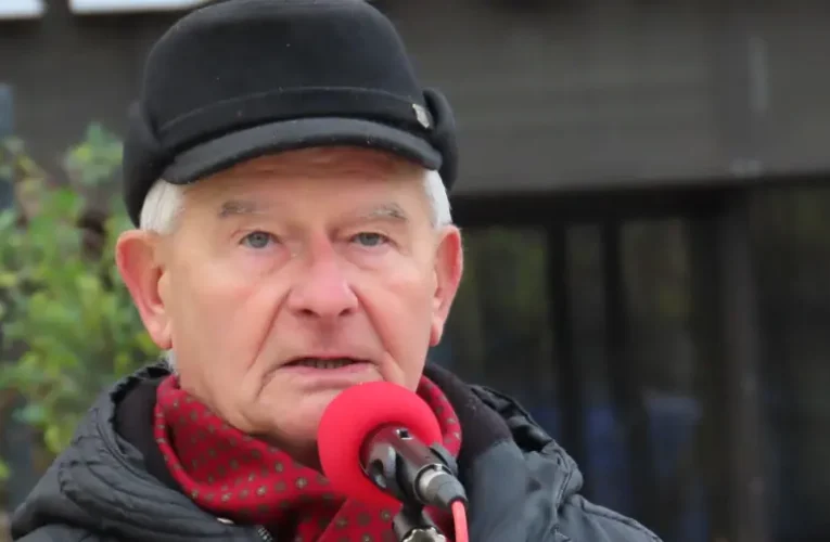 Simó Endre: „Senki sem érvényesítheti saját biztonságát mások kárára!” – a Békekör elnökének beszéde a tegnapi, Nyugati téri rögtönzött béketüntetése