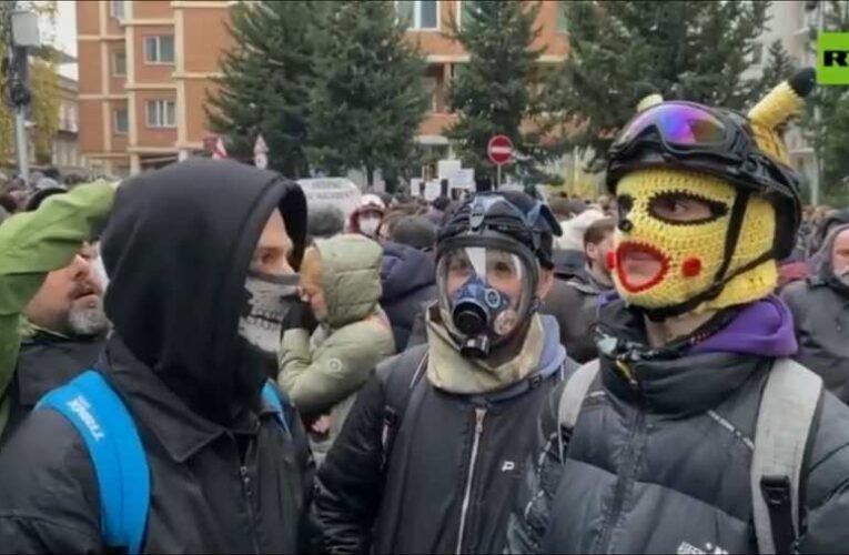 Összeült az új grúz parlament, az ellenzéket az ország elnöke tüzeli (videó)