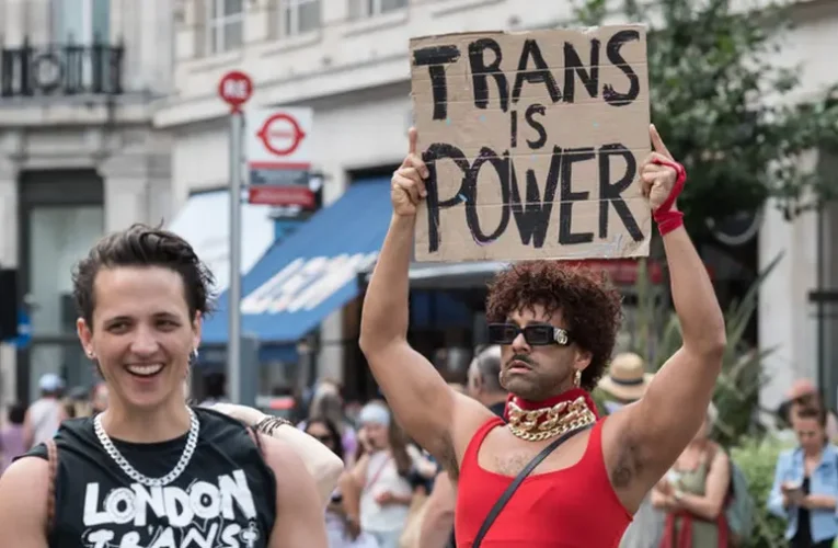 Oroszország megtiltja a gyermekek örökbe adását a transzgender ideológiát elfogadó államokba