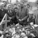 Kiemelt kép: az 1956. október 26-i mosonmagyaróvári sortűz áldozatainak temetésén készült (Forrás: Fortepan / ETH Zürich)
