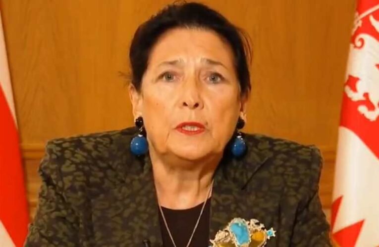 A nyugatbarát grúz elnöknek mennie kell !