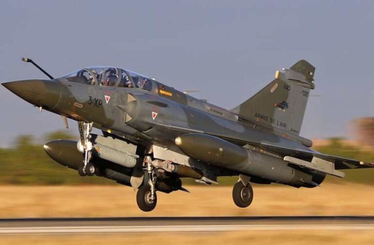 Franciaország megkezdi kivonulását egykori gyarmatáról