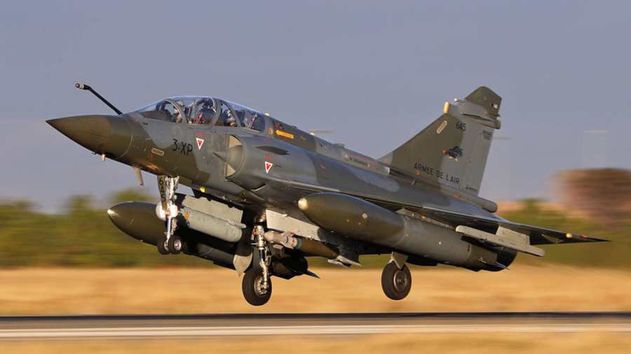 Kiemelt képen: A francia légierő Dassault Mirage 2000D repülőgépe leszáll a spanyolországi Albacete állambeli Los Llanos repülőtéren, 2024. november 21. © Getty Images