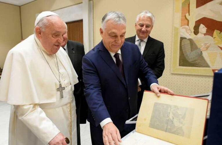 Audiencián fogadta szerdán Orbán Viktort Ferenc pápa a Vatikánban
