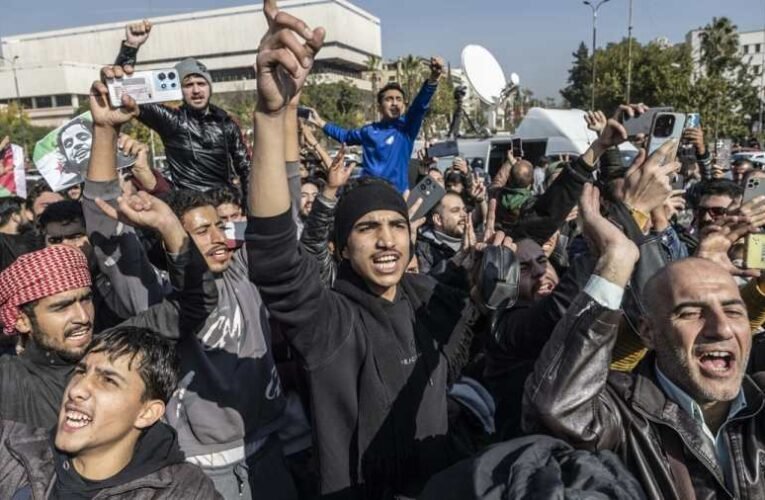 A diktatúra után megérkezett a „demokrácia” Szíriába – tömegesen végeznek ki embereket a hatalom jelenlegi birtokosai (18+)