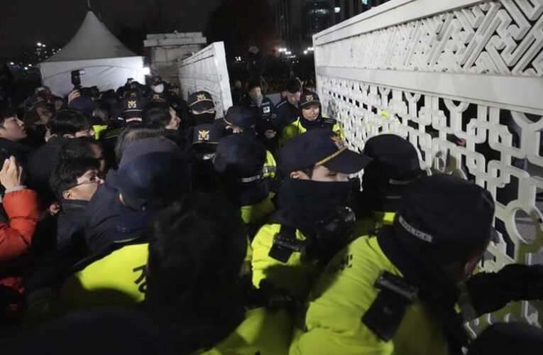 Hadiállapot Dél-Koreában: A dél-koreai törvényhozók szembefordultak az elnökkel