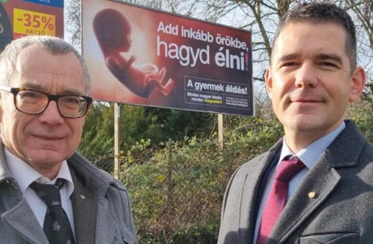 Gyermekvédelem: óriásplakát-kampányt indított Novák Előd a magzati életek védelmében