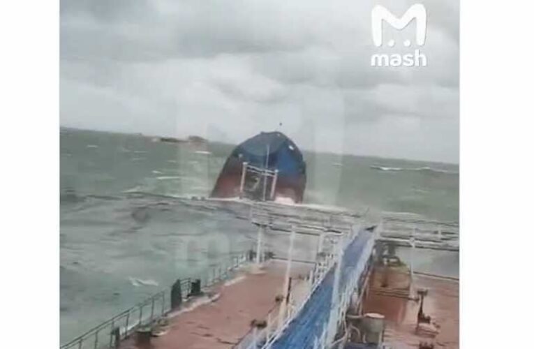 Videón, ahogy kettétörik és elsüllyed két orosz tankerhajó