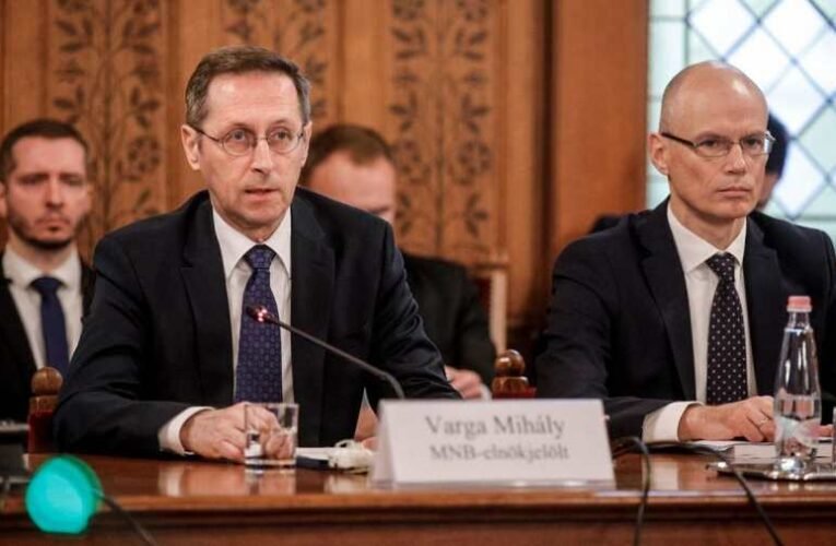 Varga Mihály szerint foglalkozni kell az euró bevezetésével