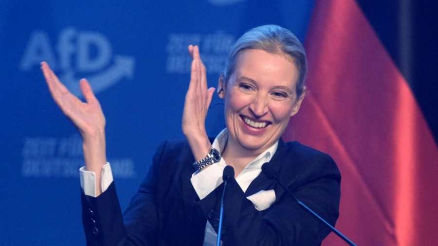 Kiemelt képen: Alice Weidel, az AfD kancellárjelöltje gesztikulál a színpadon az AfD választási kampánynyitóján. (Fotó: SEBASTIAN WILLNOW / DPA / dpa Picture-Alliance via AFP) Fotó: dpa Picture-Alliance via AFP