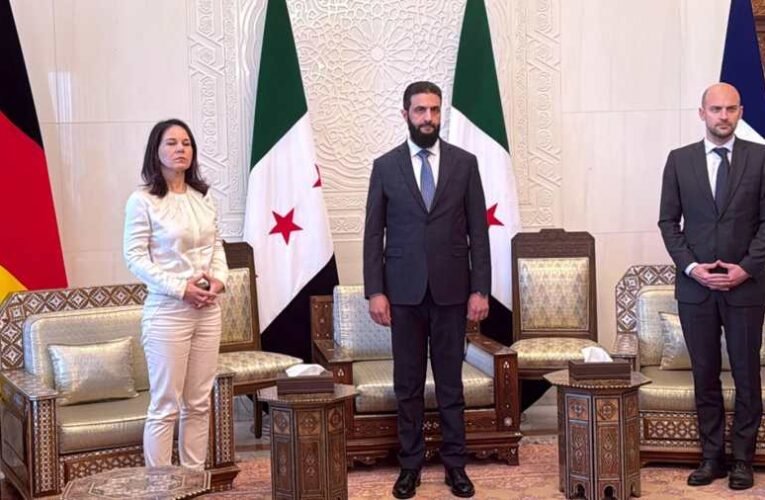 Felsült Annalena Baerbock, kezet sem fogtak vele a „szíriai tálibok”