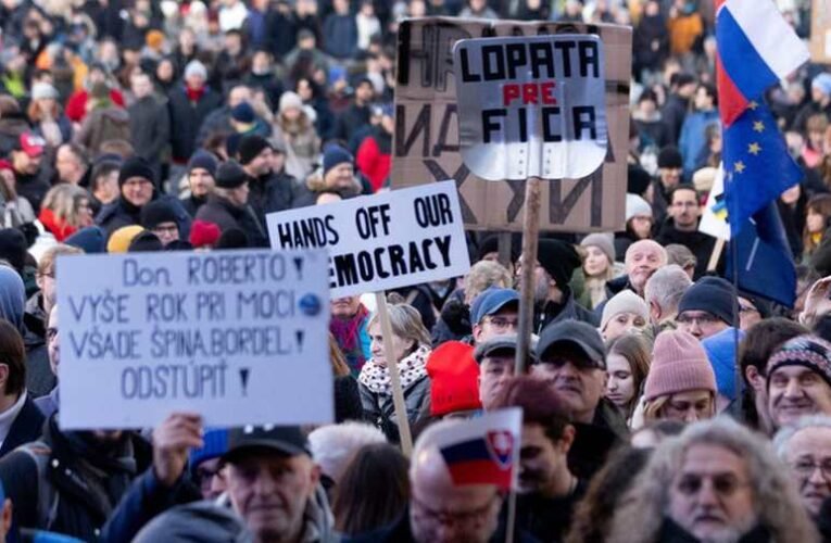 Robert Fico: Hazug indokból, külföldi befolyásra szervezték meg a pénteki tüntetéseket