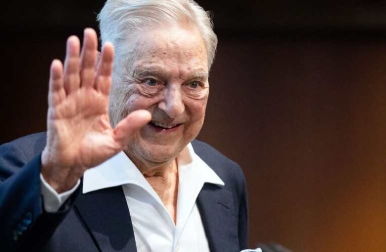 A bukott amerikai kormány Soros-pénzből működő szervezetre hivatkozva indított bosszúhadjáratot
