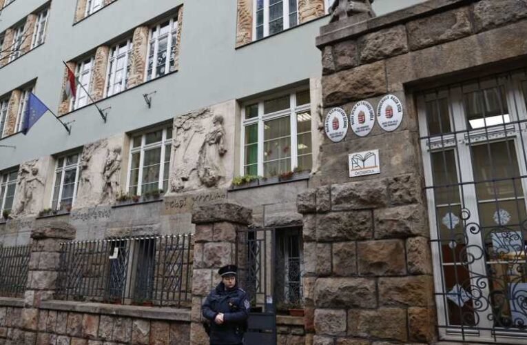 Bulgáriát szerdán bénították meg az iskolai bombariadók, a cseheket és a szlovákokat még ősszel – van egy közös pont