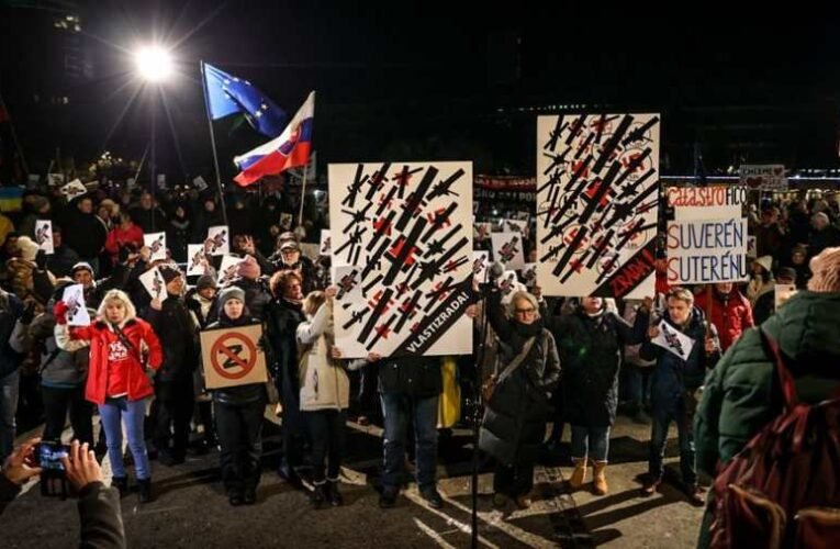 Ficónak rontottak a libernyákok Pozsonyban