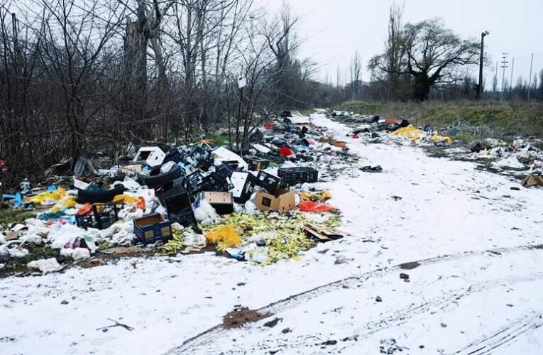 „Az Ön felelősségére bízott város közepén 300 ezer köbméternyi szemét terpeszkedik” – keményen beleállt Lázár Karácsonyba