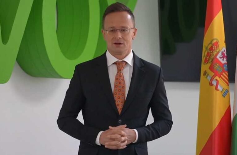Szijjártó: Ha az Európai Bizottság nem állja a szavát, akkor majd magukra kell vetniük