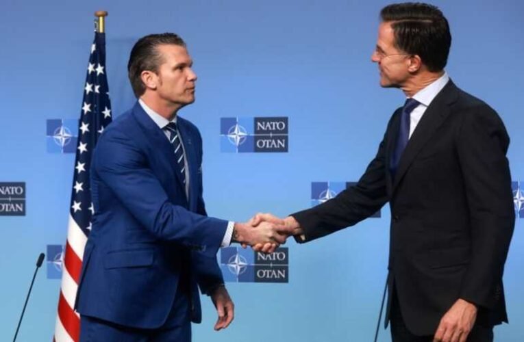 Amerikai védelmi miniszter: Washington békekezdeményezései nem jelentik Ukrajna elárulását