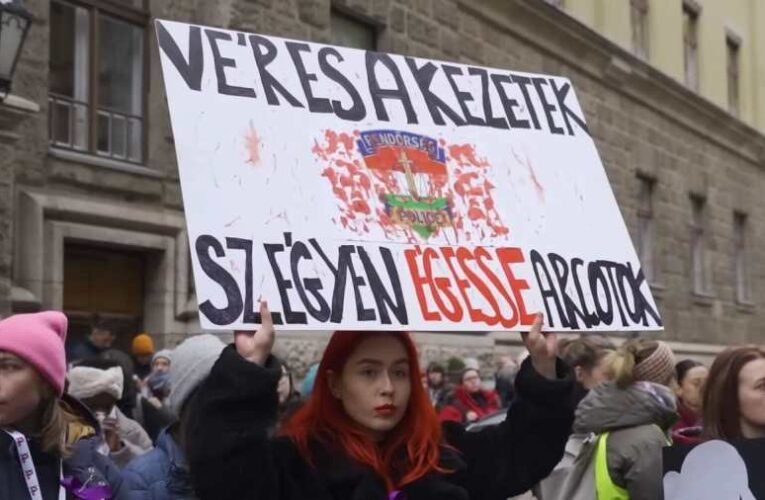 Hivatásos tüntetőkkel dolgozik a baloldal