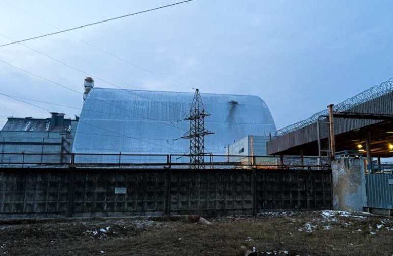 Óriási lyuk tátong a csernobili szarkofágon, nőtt a sugárveszély kockázata