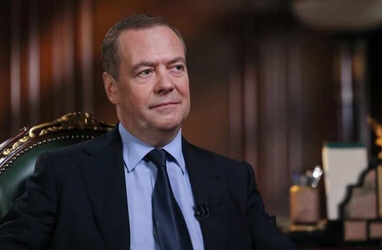 Medvegyev: Trump vámjai szét fogják rohasztani az EU-t