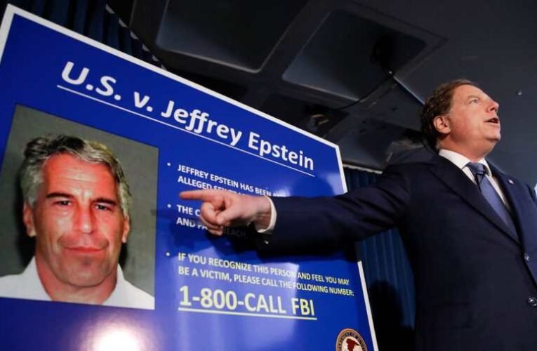 Kiadták a Jeffrey Epstein-ügy egyes, titkosítás alól feloldott dokumentumait