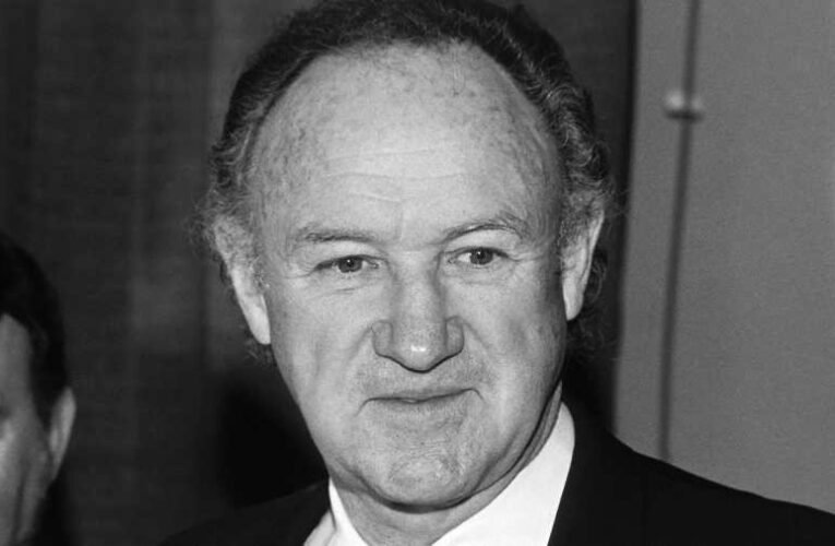 Holtan találták Gene Hackmant és feleségét, valamint kutyájukat saját otthonukban