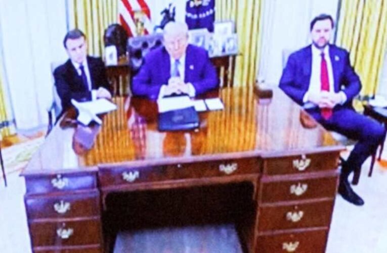 Az asztal szélén: Trumpnak sikerült megaláznia Macront (videó)