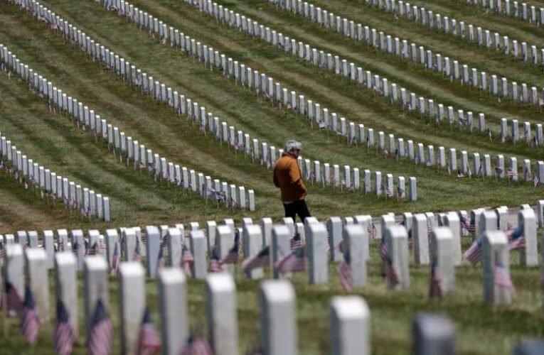 Bajban az amerikai adminisztráció: elhunyt szavazók voksolnak, 150 évesek kapnak nyugellátást