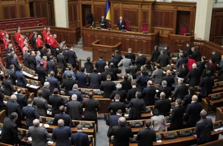 Bukás? – Nem szavazták meg a Zelenszkij hivatali idejének folytatásáról szóló határozatot