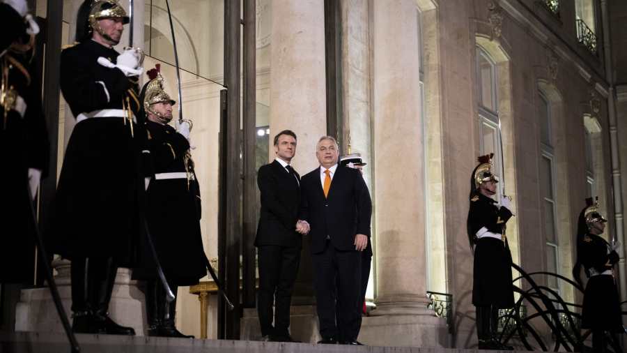 Kiemelt kép: A Miniszterelnöki Sajtóiroda által közreadott képen Orbán Viktor miniszterelnök (j) és Emmanuel Macron francia elnök (b) találkozója a párizsi államfõi rezidencián, az Elysée-palotában 2025. március 5-én (Fotó: MTI/Miniszterelnöki Sajtóiroda/Benko Vivien Cher)