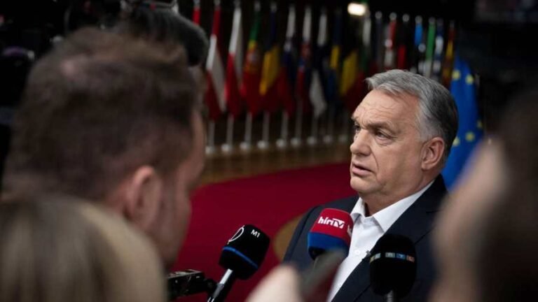 Kiemelt képen: Orbán Viktor rögtönzött sajtótájékoztatója  Brüsszelben 2025. március 6-án éjszaka / Fotó: miniszterelnok.hu